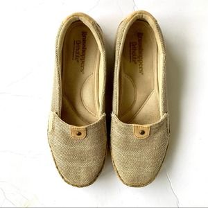 Grasshoppers Espadrille slip on. Tan Size 8.5 M